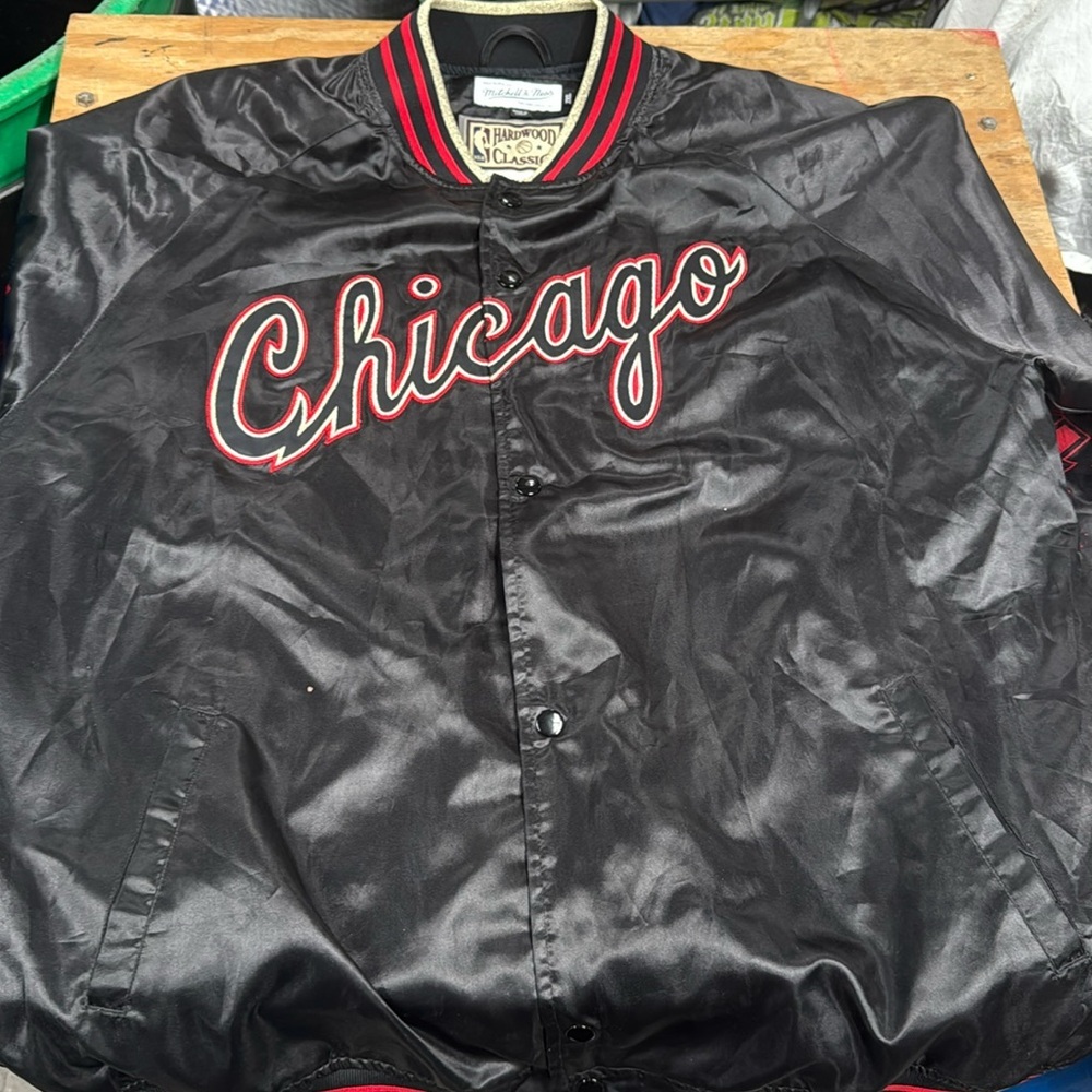 Vintage Mitchell & Ness NBA Chicago Bulls Lightweight Satin Jacket In Black 2XL